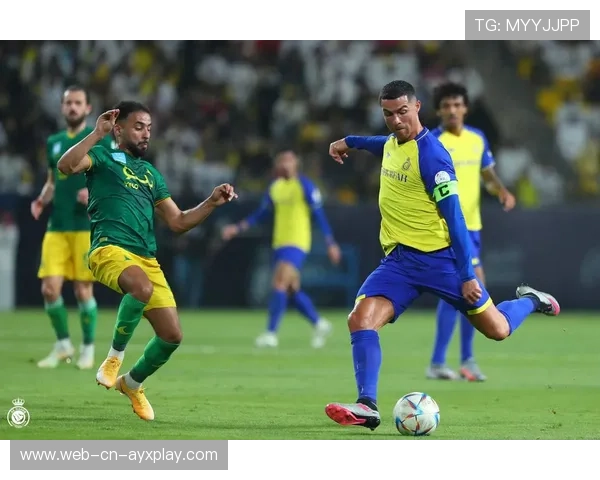 利雅得胜利角球进攻，C罗完成高点争顶